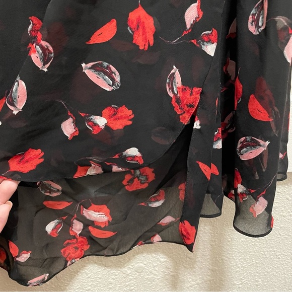 Kensie Floating Petals Top Size Large - Picture 8 of 8